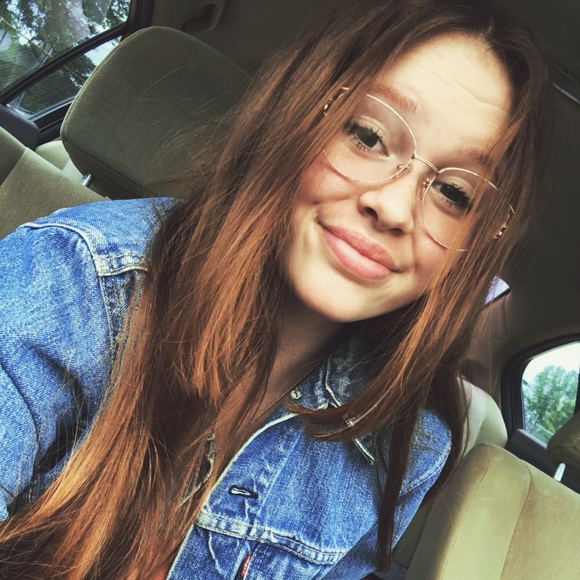 Meet the Posher Other - Meet your Posher, Cayla